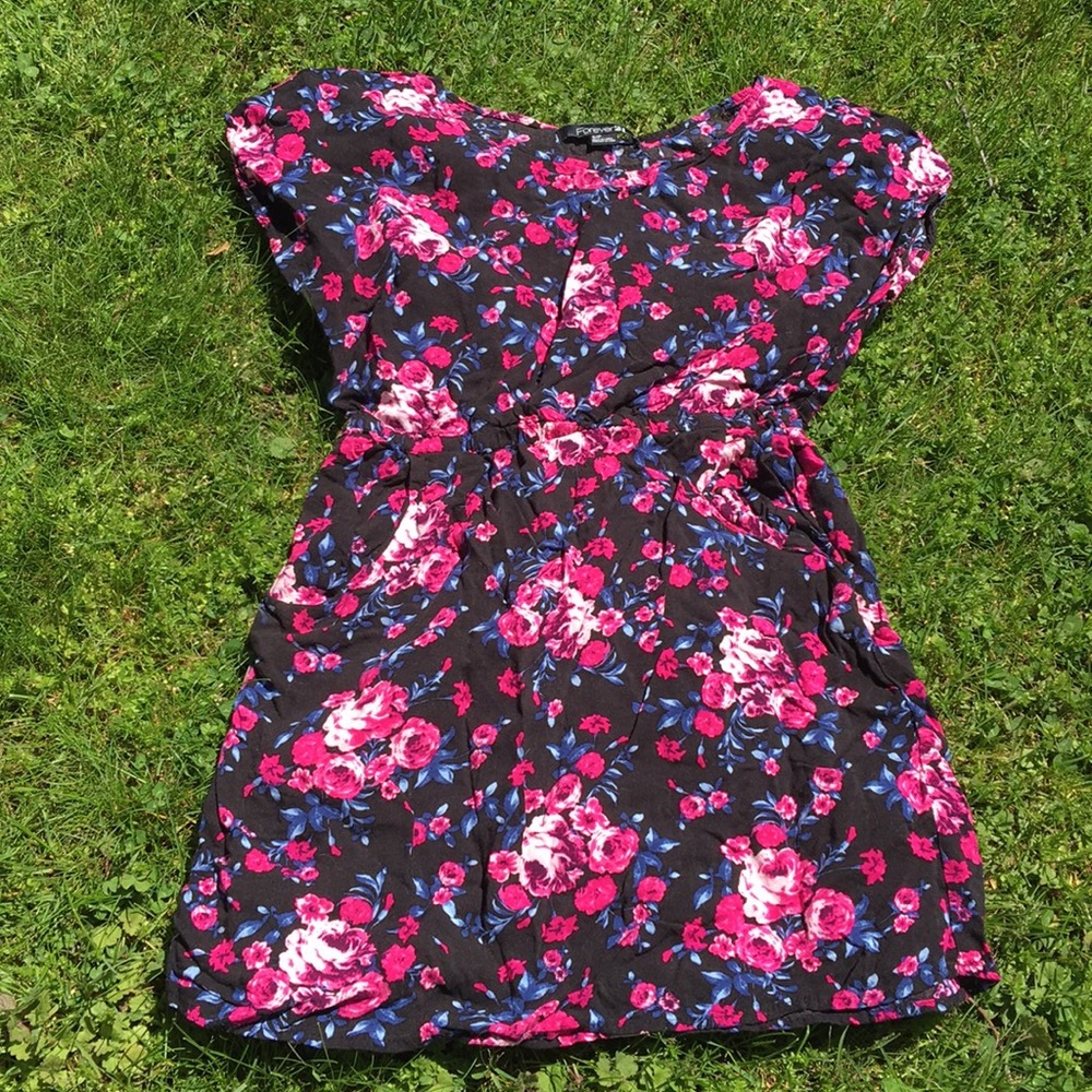 Rose printed forever 21 dress with pockets